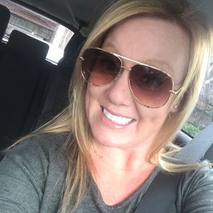 Meet your Posher, Emilie